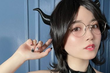 東雲うみ、メガネサキュバスで新境地