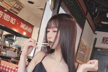 真島なおみ、食堂で場違いな色気炸裂