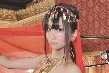 柳丸、極小アラビア風ビキニで輝く美ボディ