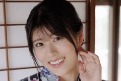 ちとせよしの、浴衣から黒ビキニの「これがこう」