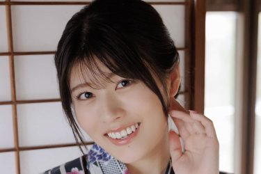 ちとせよしの、浴衣から黒ビキニの「これがこう」