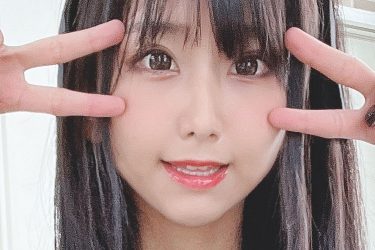 柳丸、ダブルピースで強烈M字