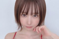 えなこ、ハートあふれる胸元で誘惑