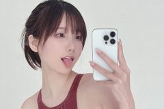 けんけん、舌出し競泳ビキニ