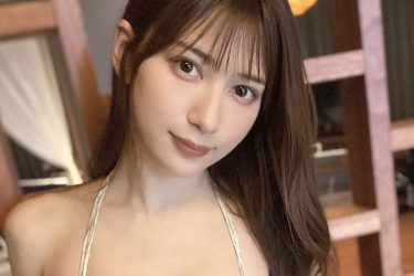 雪平莉左、変形水着のボンキュッボン