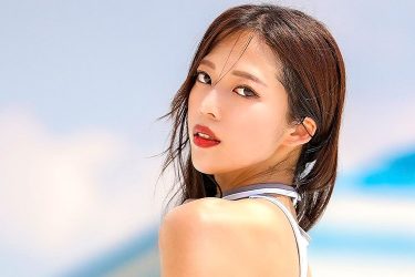 宇佐美なお、網タイツ競泳水着と横パイ