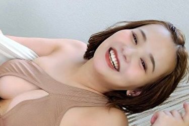 和地つかさ、ハンモックで揺れるもっちりボディ