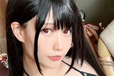 篠原みなみ、過激な女王様コスでドSモード全開