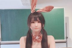 柳丸、地上最強の180度開脚バニー