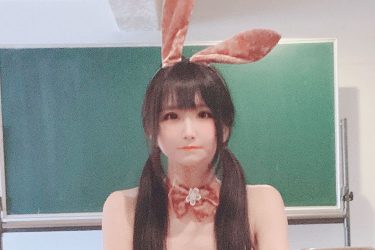 柳丸、地上最強の180度開脚バニー