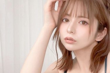 紅羽祐美、変形ランジェリーで脱力系M字