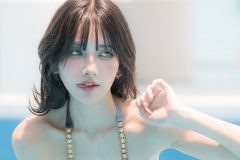 夏目まどか、妖艶ゴージャスビキニ