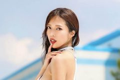 宇佐美なお、横パイチラっと強烈水着ショット