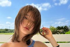 藤田もも、穴あき水着の爽やかショット