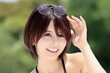 パピコ、穴あき黒ビキニのボンキュッボン