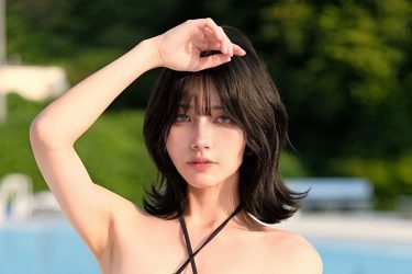 夏目まどか、クールに美ボディ魅せつけ