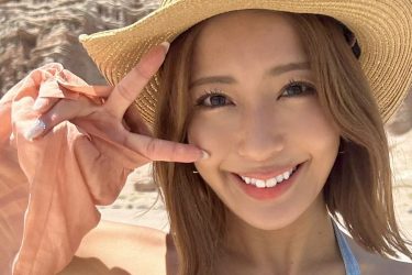 橋本梨菜、褐色のビキニカウガール