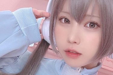 えなこ、へそだしビジュで気になるファスナー