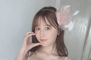 小日向ゆかのパツパツ美谷間2連発