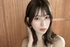 雪平莉左、美貌と白ふわバスト