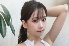 紅羽りお、キワドイ透け競泳水着