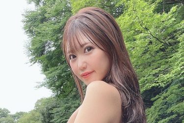 篠原冴美、ハイレグ水着の食い込みヒップ