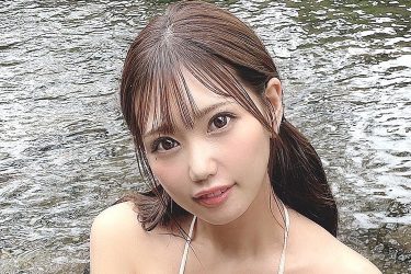篠原冴美、三角ビキニのたわわバスト