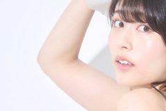 ちとせよしの、桃色ビキニの夏のお嬢様