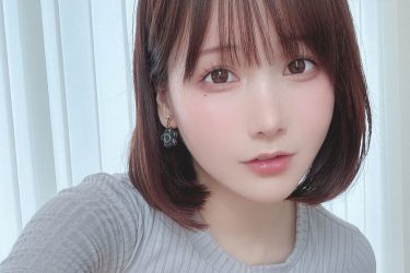 けんけん、シンプルニットからの派手下着