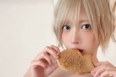 篠崎こころ、お魚くわえた金髪美猫