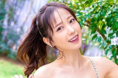 小湊よつ葉、爽やかビキニの紐引っ張り…濡れ美ボデイ