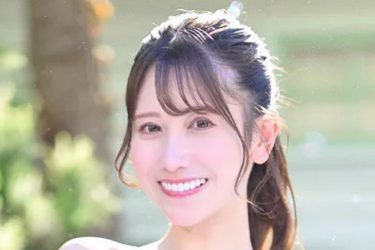 名取くるみ、幻想的な浮き輪ビキニショット