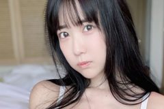 天羽希純、大胆開脚の意味深ランジェリー