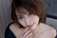 緒方咲、極限の問題作…金字塔グラビア4連発