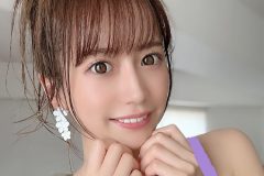 桜りん、オイリーグラビアで滑らか艶ボディ