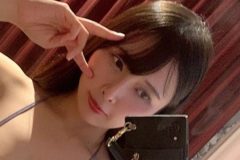 橋本ひかり、前後眼福な鏡越しセルフィ