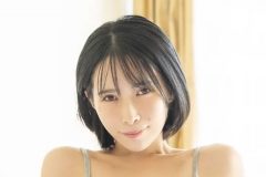 JILL、ペタンコ座りの曲線美