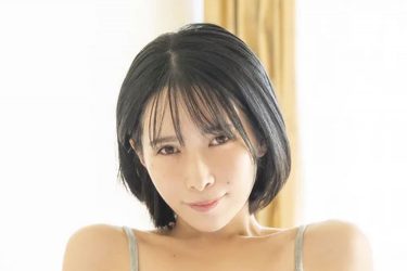 JILL、ペタンコ座りの曲線美