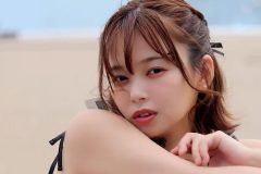 和地つかさ、強め黒ビキニ