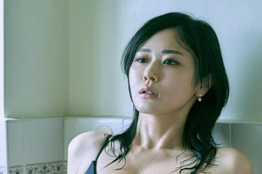 宮藤あどね、しなやかな濡れ美ボディ