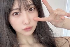 真島なおみ、ブラ一丁の純朴艶セルフィ