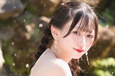 宮本なる、水しぶき浴びる艶ヒップ