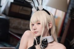 尊みを感じて桜井、大胆すぎるバニーコス