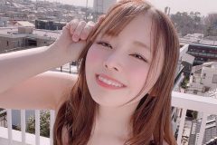 「脱ぎたい」上田操の屋上ビキニ