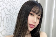 名取くるみ、黒髪ロングの美谷間