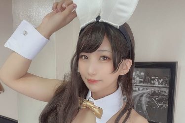 望月もち子、もちボディのキュートな白バニー