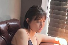 葉月つばさ、アンニュイな黒ランジェリーショット