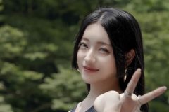 夏帆、競泳変形ハイレグでピース