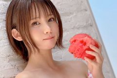 えなこ、スイカ頬張り超速いいね