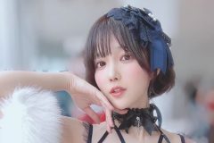 天川星夏、ランジェリー風衣装の美ボディ